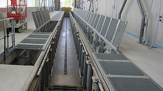 Lateral working pits with opened and closed covers Lateral working pits with opened and partially closed covers