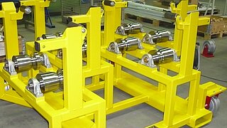 Transport rack for wheel discs suitable for rail transport Transport rack for wheel discs suitable for 4 rail transport. The holders are offset on the frame. The transport rack provides good access from all sides and can be lifted from the rail system by crane or forklift truck.