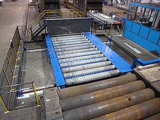 Loading carriage for 12 t and 1,100 degrees celsius copper blocks in a rolling mill Loading carriage for 12 t and 1,100 degrees celsius copper blocks in a rolling mill
