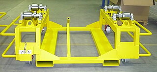 Transport rack for drive wheelsets suitable for rail transport Transport rack for drive wheelsets suitable for rail transport: The wheelset is positioned on the wheel discs on roller.